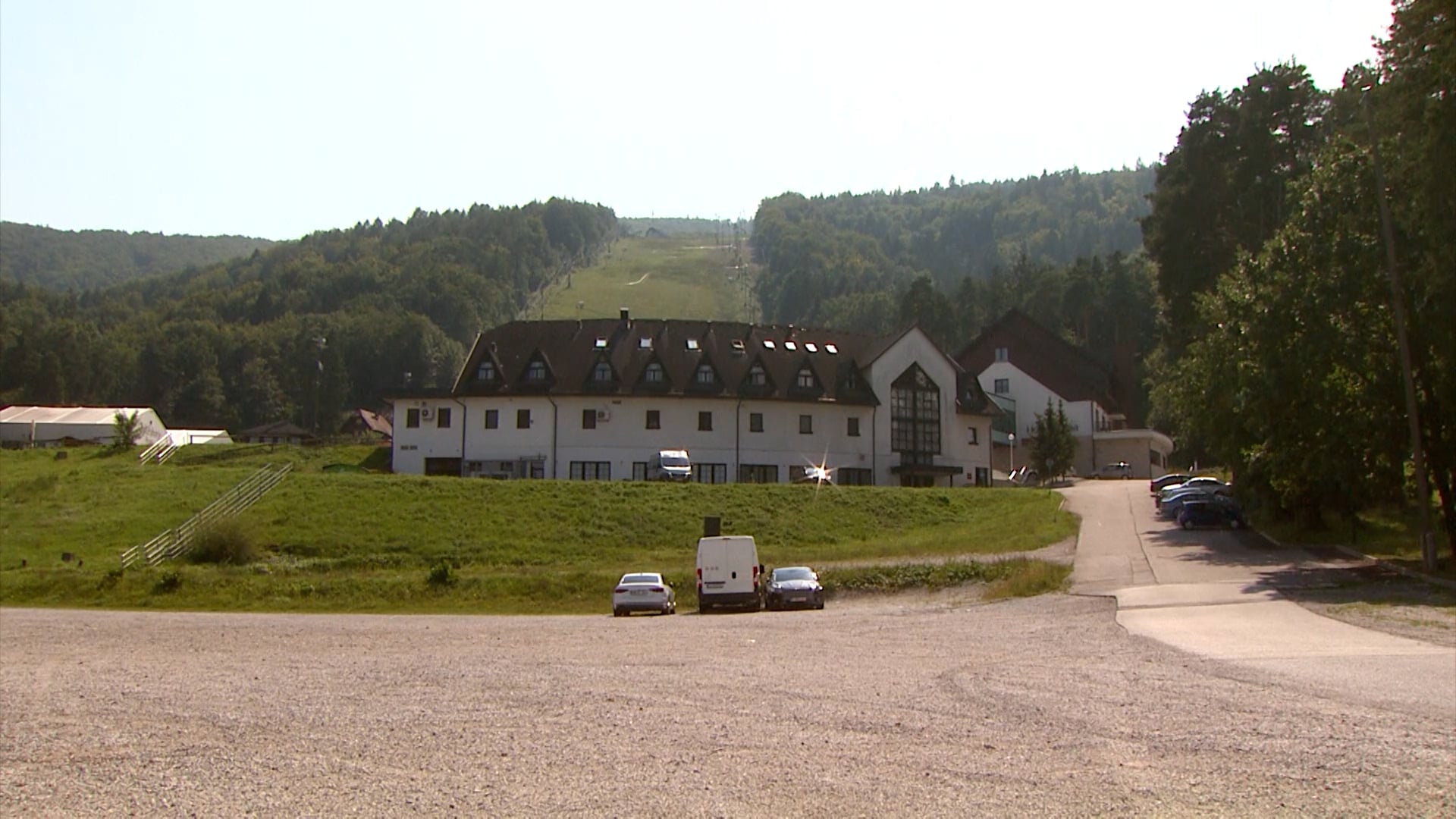 Nova garažna hiša in hotel pod Pohorjem?