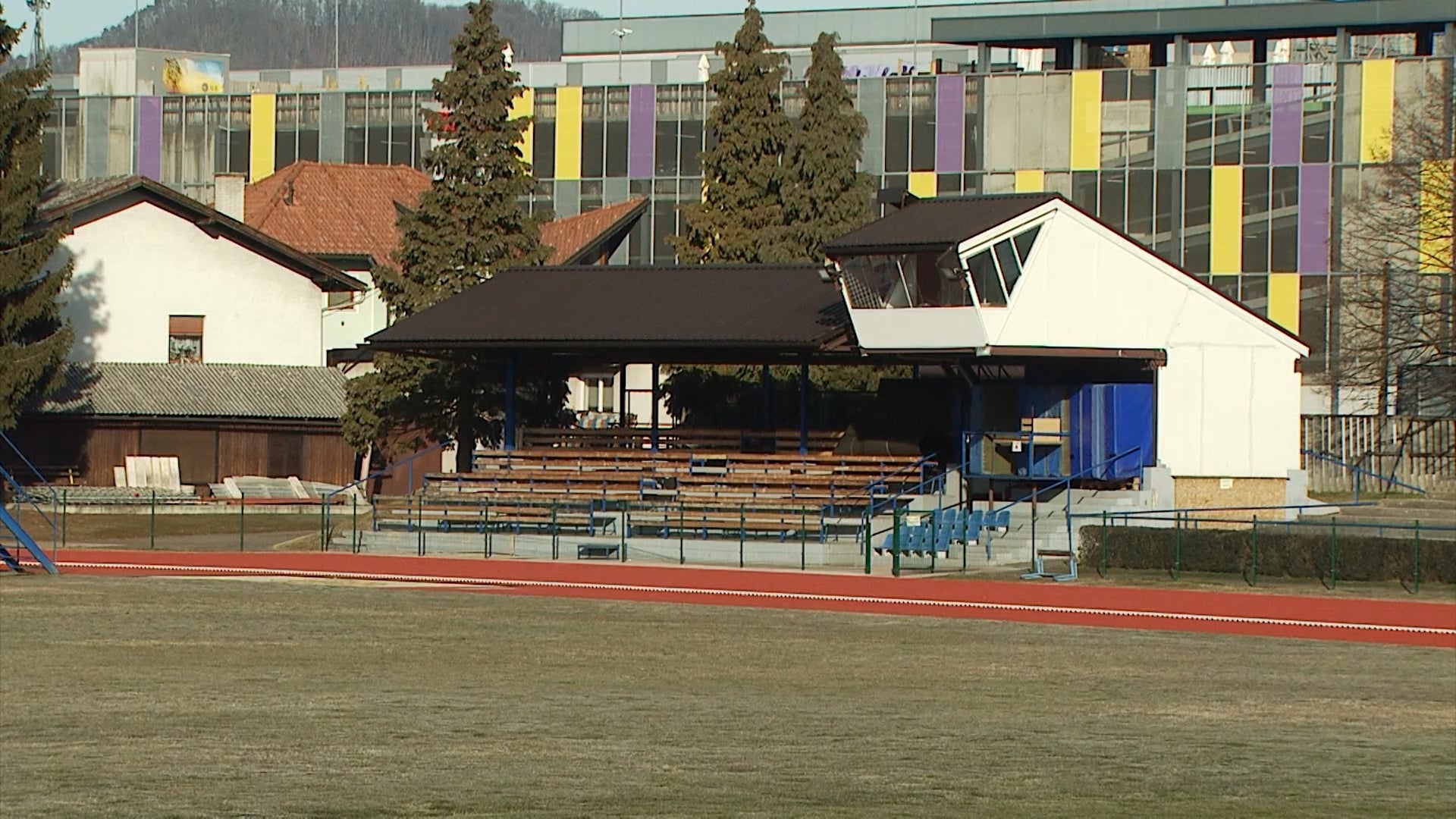 Bo atletski stadion dobil ogrevalno stezo?