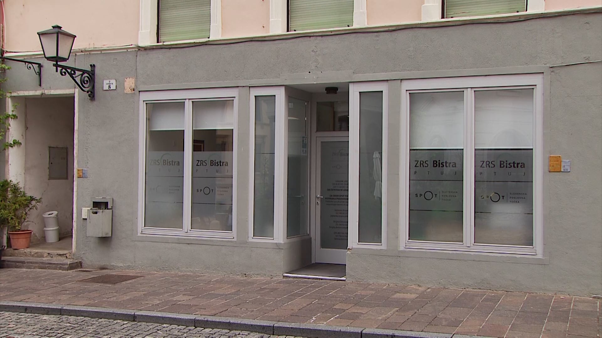 Zadolževanje sprožilo številne polemike