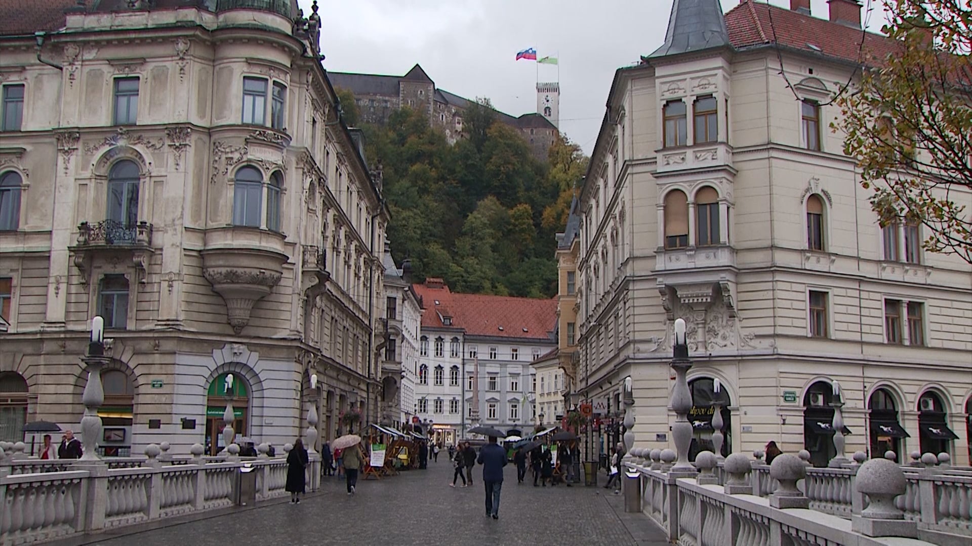 Gradnja tretjega pasu avtoceste ali gradnja upravnega centra izven Ljubljane?