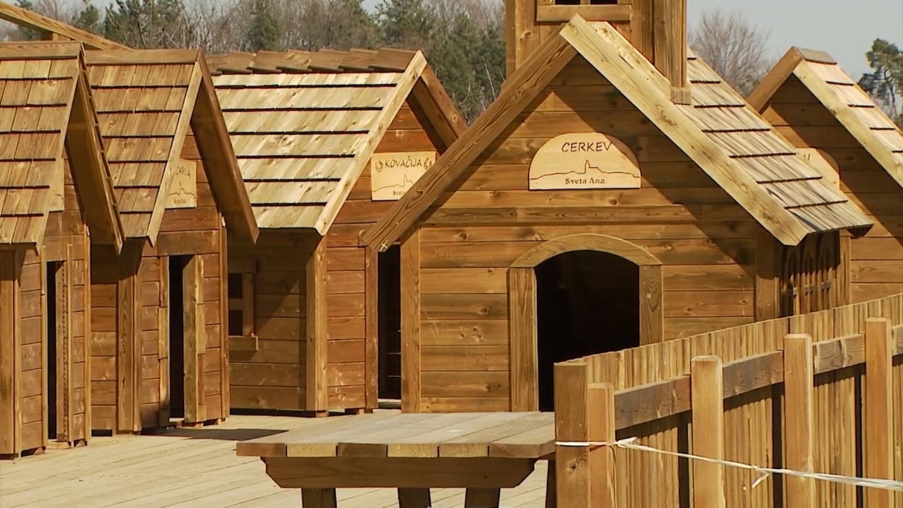 Miniaturna vasica kot igralnica na prostem