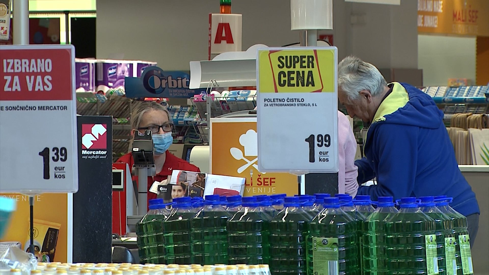 Ukinitev mask že v četrtek?