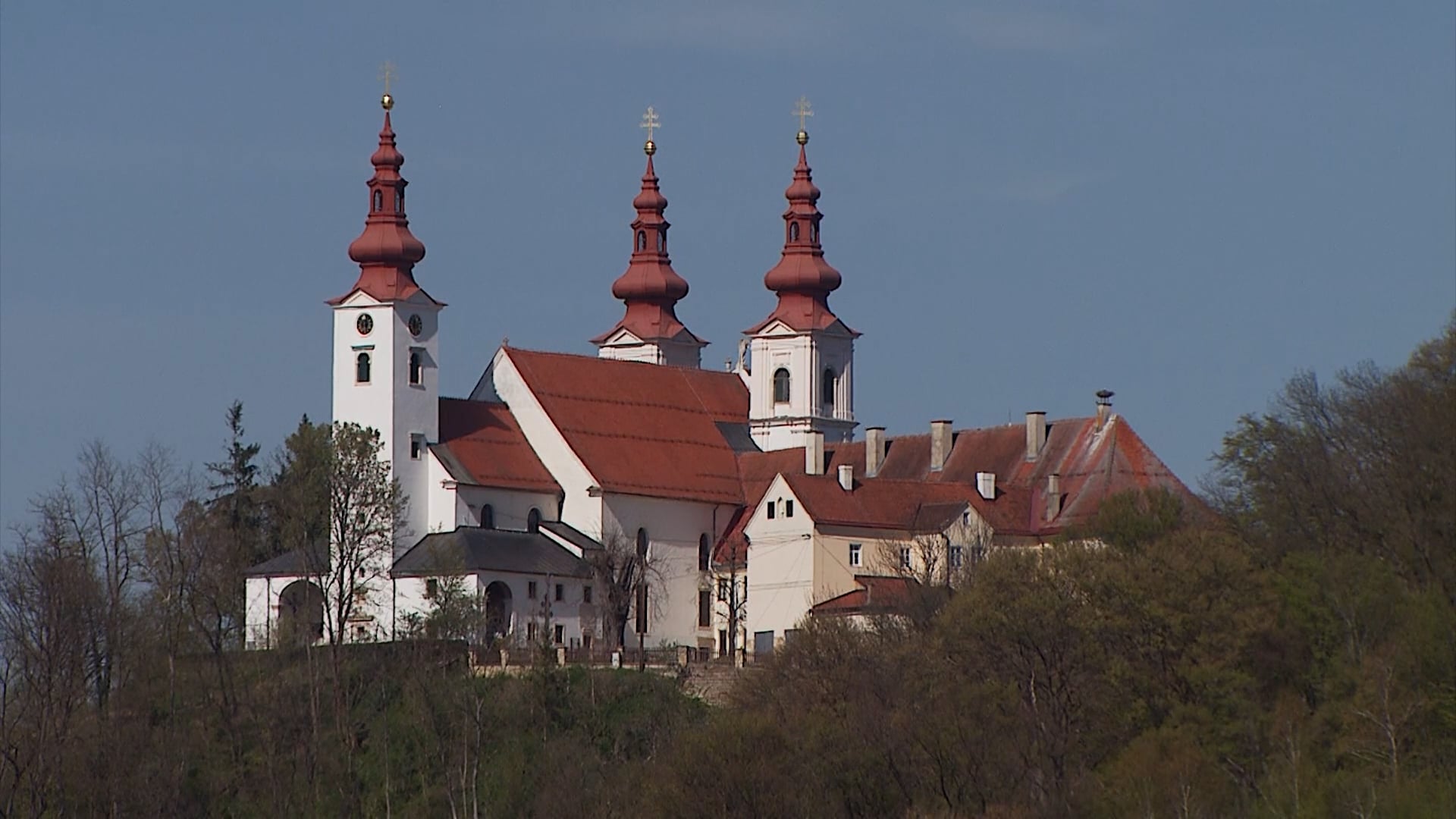 Zakaj ima impozantna cerkev tri zvonike?