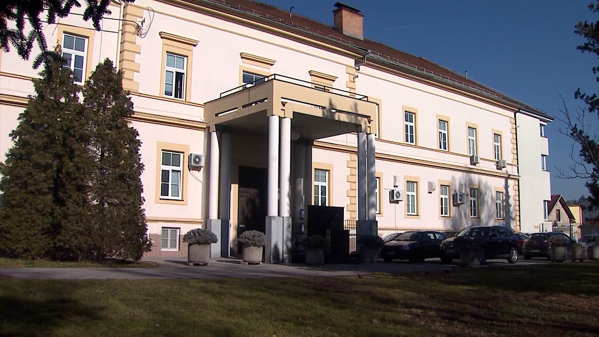 Epidemija podaljšala čakalne vrste