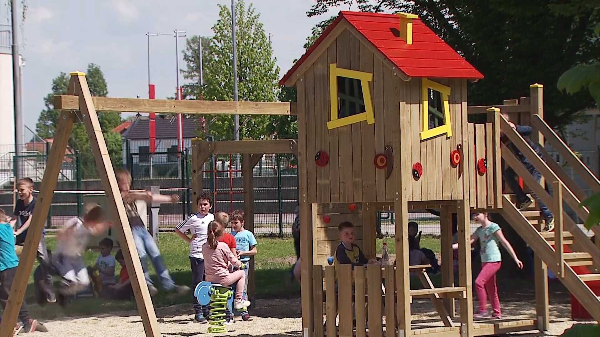 OŠ Mladika bogatejša za nova igrala