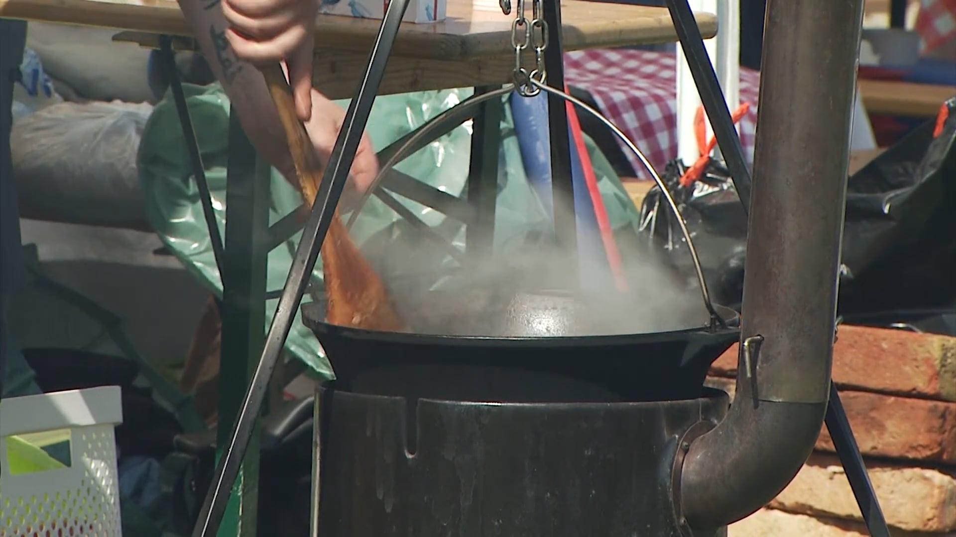 Spet je zadišalo iz kotlov