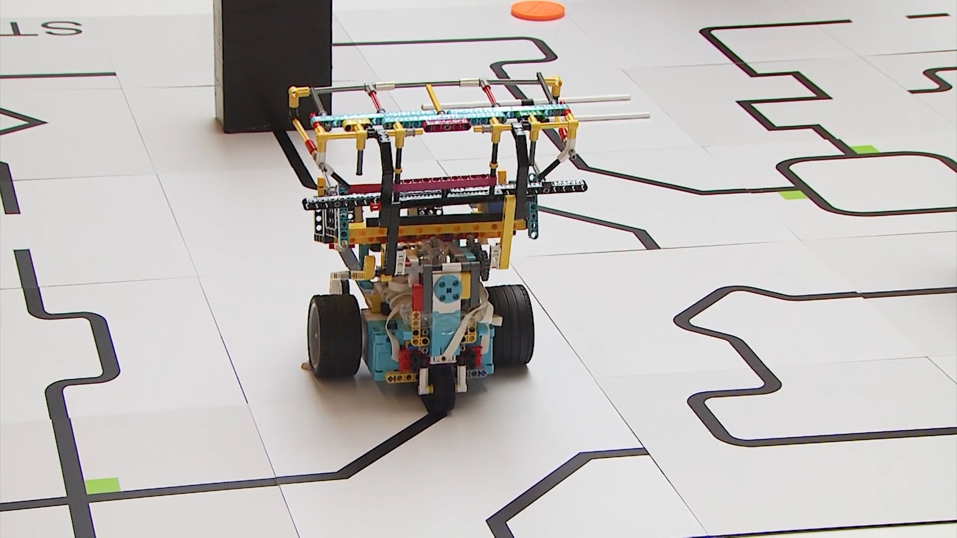 Vrnil se je Mariborski robotski izziv ROBObum