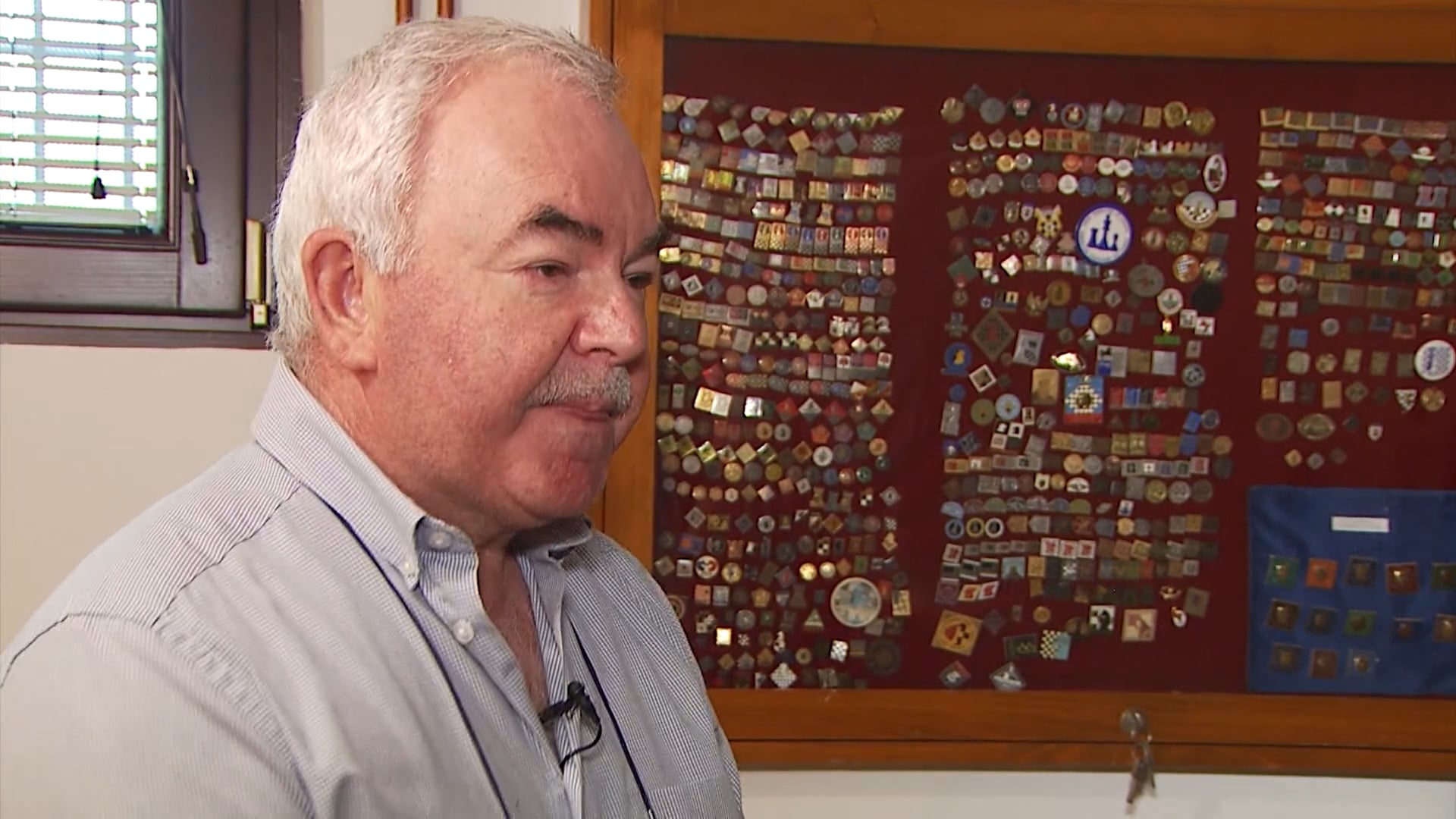 Branko ima zavidljivo zbirko šahovskih značk