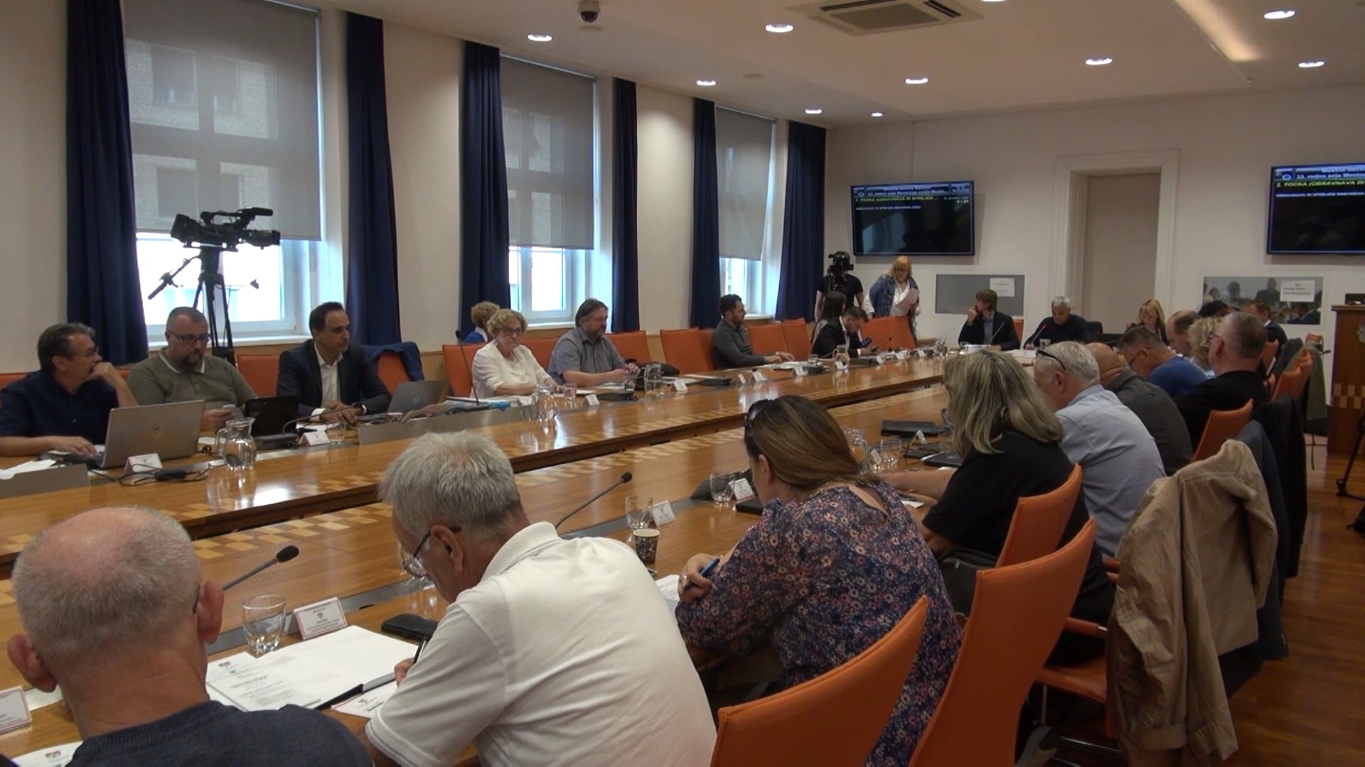 Svetniki sprejeli večino točk, umaknili pa etični kodeks funkcionarjev