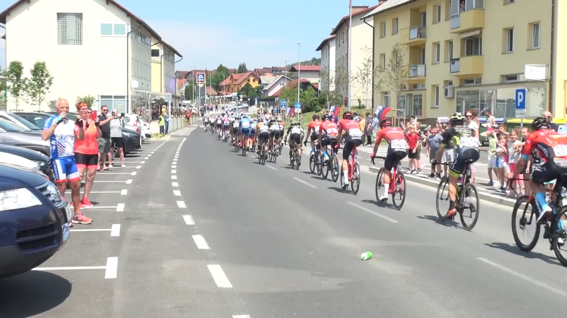 Bučni navijači pozdravili najboljše kolesarje