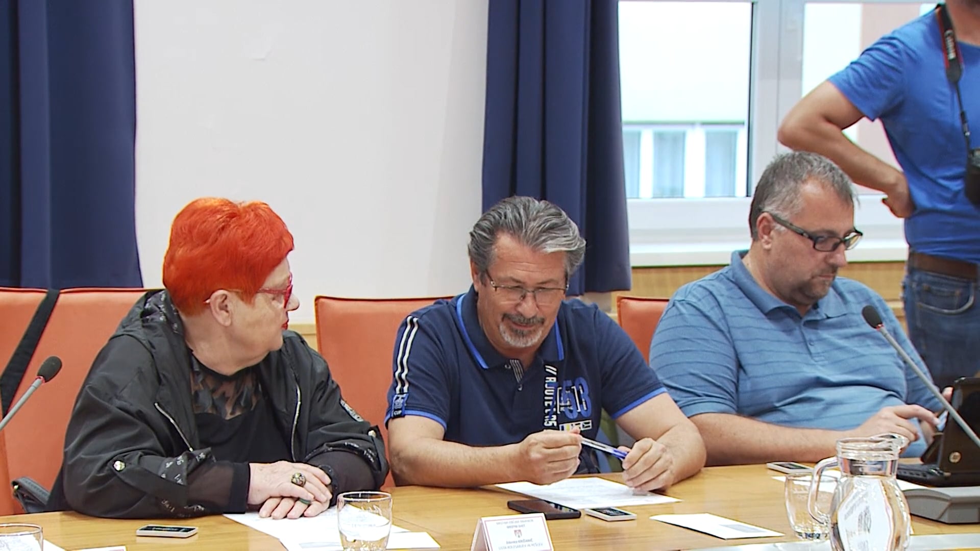 Svetniki o podražitvah niso razpravljali