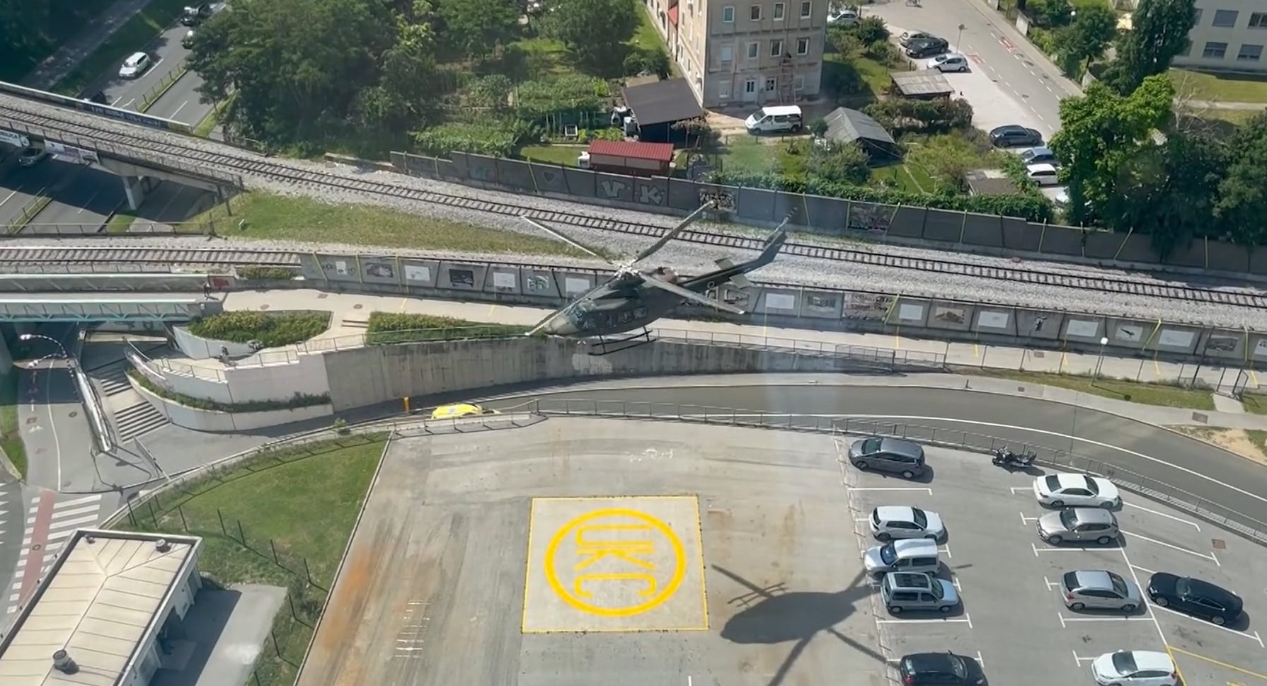 Helikopter bo znova pristajal v UKC