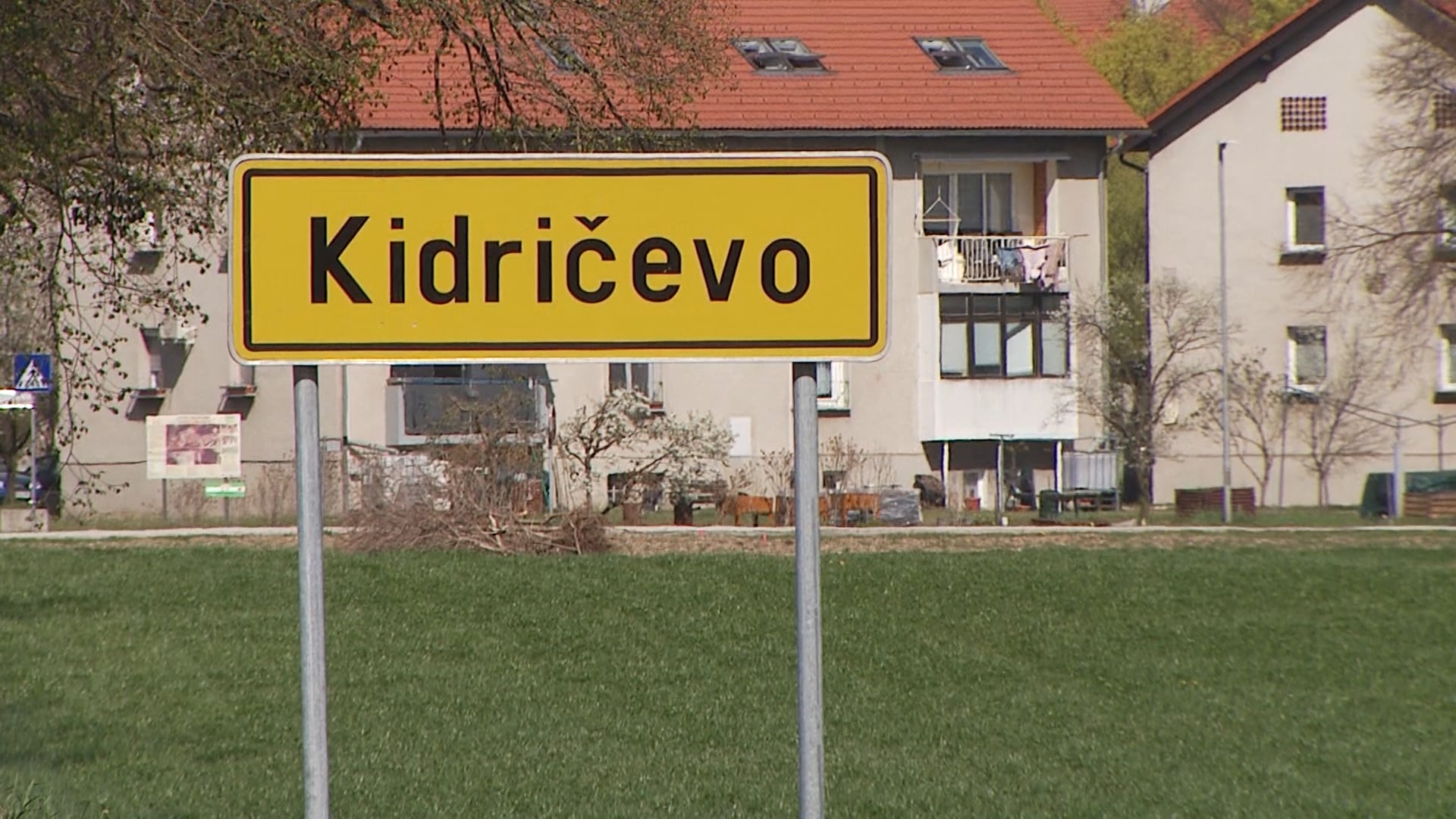 Od spalnega naselja do vodilne vloge Ravnega polja