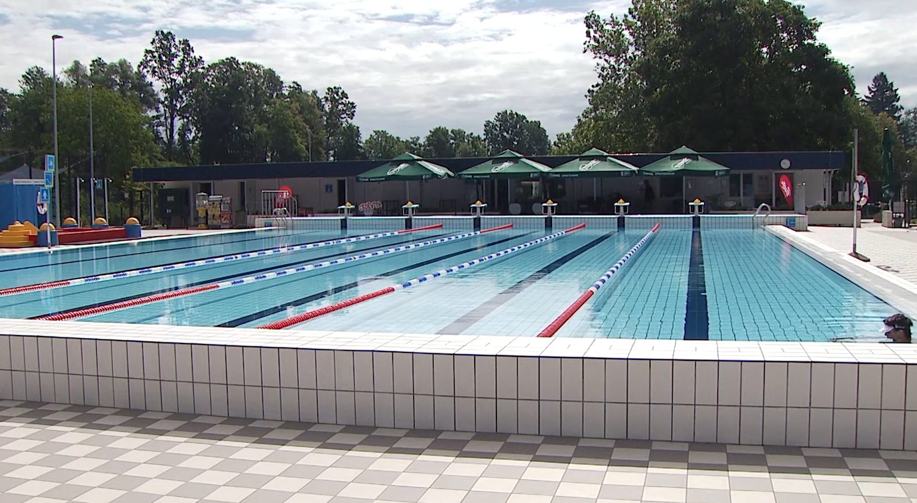 Kopališče je končno odprlo svoja vrata