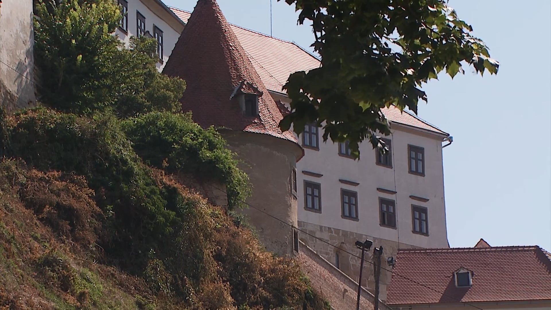 Obisk gradu se bliža številkam pred korono