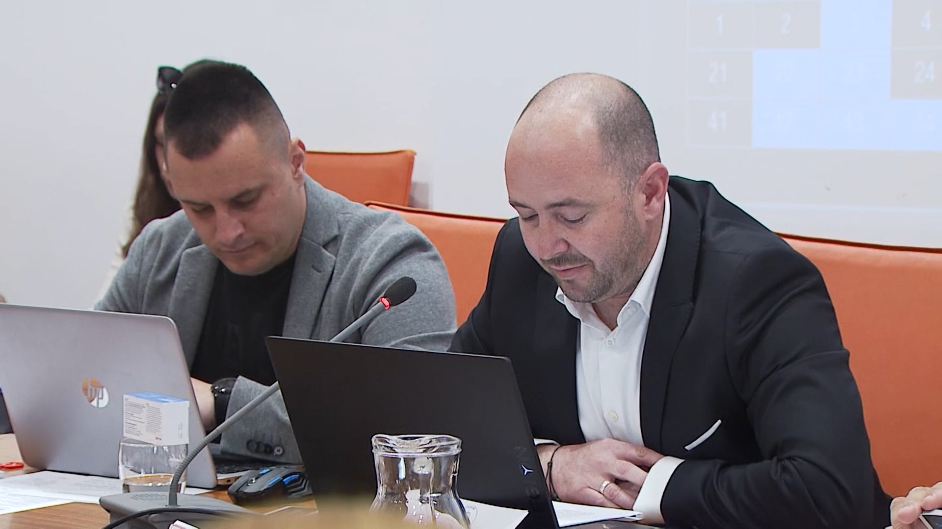Mestna elitistična politika ignorance in pomanjkanja prioritet