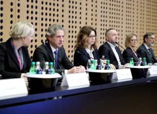 Vrh koalicije v sredo o izhodiščih reforme plačnega sistema