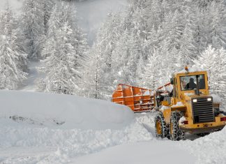 Več tisoč odjemalcev ostalo brez elektrike