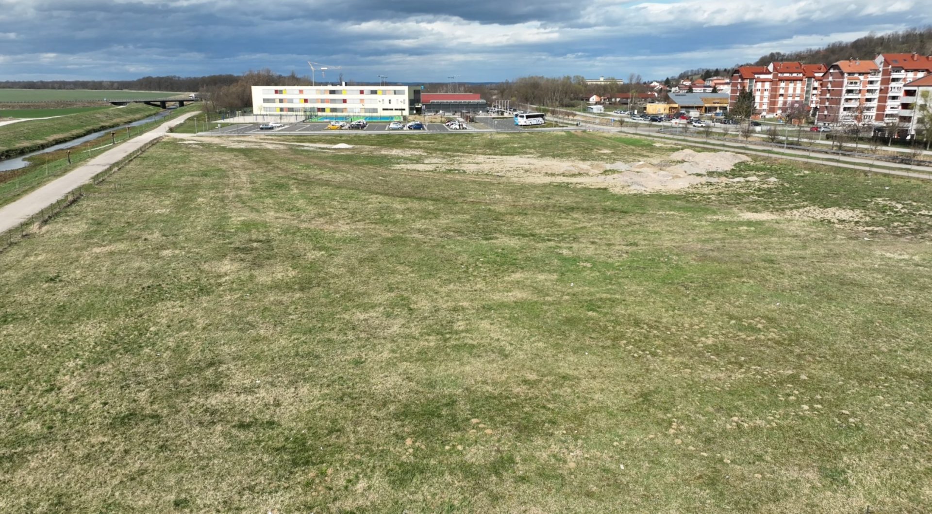 Projekt večnamenske dvorane, navkljub gradbenemu dovoljenju, čaka na zagotovila o financiranju