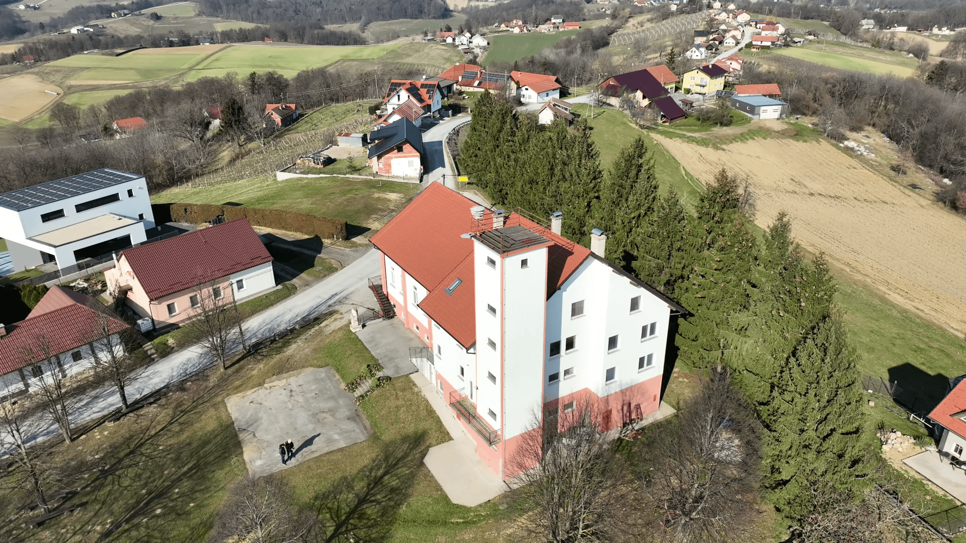 Revitalizirali bi razgeldni stolp pri gasilskem domu