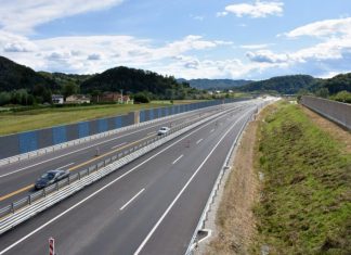 Odbor podprl podaljšanje veljavnosti vinjet in razpravljal o birokratskih ovirah pri gradnji