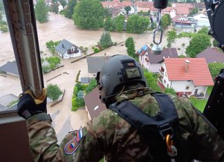 Po ujmi na poti v Slovenijo že pomoč iz tujine