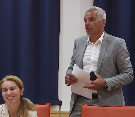 Mariborski proračun za leto 2027 kljub očitkom uspešno skozi prvo branje