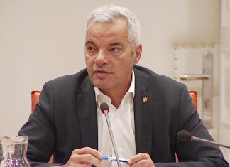 Župan Saša Arsenovič toži mestni svet Maribora zaradi odvzema ustanoviteljskih pravic v Javnem holdingu Maribor