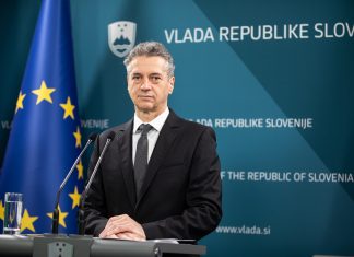 Golob napovedal neobdavčeno božičnico in spremembe pri normirancih