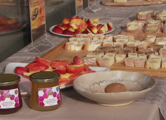 Tradicionalni slovenski zajtrk na mariborski tržnici