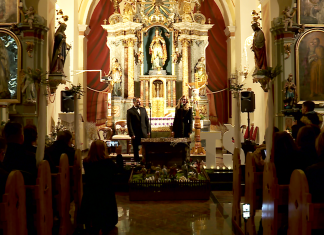 Koncert Špele Pokeržnik in Tima Ribiča napolnil cerkev sv. Kunigunde