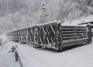 Jutri bodo namestili začasni most pri Falski pečini