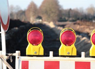 Popolna zapora regionalne ceste na Fali