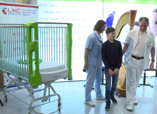 UKC prejel Krkino donacijo bolniških postelj