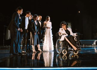 Tartuffe v SNG: Osvežujoča interpretacija v režiji Diega de Bree