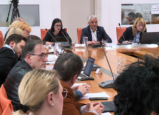 Koalicija med Gibanjem Svobodo in županstvom visi v zraku