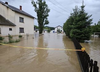 Ponedeljkovo neurje hudo prizadelo naselje Boračevo