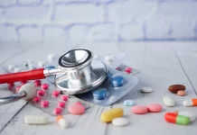 Povečan obisk lekarn in pomanjkanje zdravil zaradi zgodnje sezone prehladov