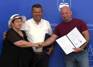 Slavnostni podpis pogodbe za ureditev knjižnice