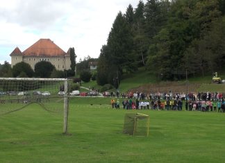 Svečina v znamenju tradicije: Kmečki praznik navdušil z lokalnimi vini in običaji!
