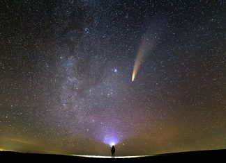 Na poti je komet stoletja!