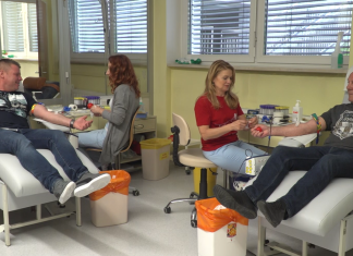 Sto darovanj krvi – poklon dvema vitezoma krvodajalstva