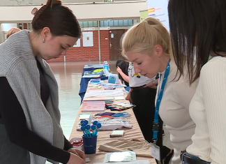 Karierni sejem in vključevanje študentov v prakso na Filozofski fakulteti UM