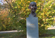 Ponovna postavitev kipa Leona Štuklja v Mestnem parku