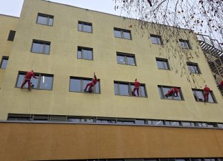 Božički znova polepšali praznične dni na Pediatrični kliniki UKC Maribor