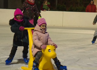 Veliko drsališče Ruše odprlo vrata v prazničnem vzdušju