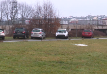 Težave s parkiranjem na Klinetovi ulici v Mariboru ostajajo