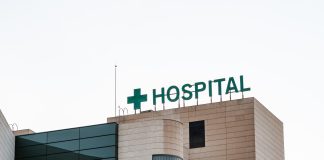Dopustniške pasti: Ne dopustite, da vam zdravstveni zaplet izprazni denarnico