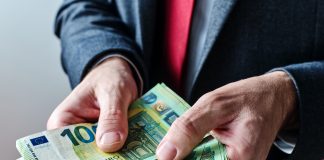 Milijonska prevara: Kriminalisti razbili mrežo za skoraj 10-milijonsko goljufijo in pranje denarja