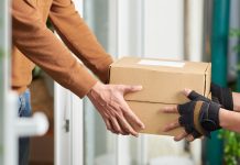 Poškodovan ali izgubljen paket? ZPS pojasnjuje, kdo odgovarja